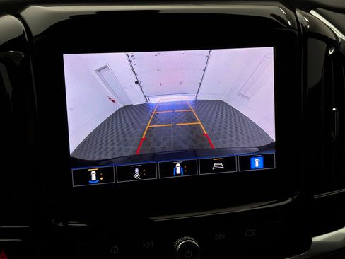 Used 2023 Chevrolet Traverse LT FWD image 4