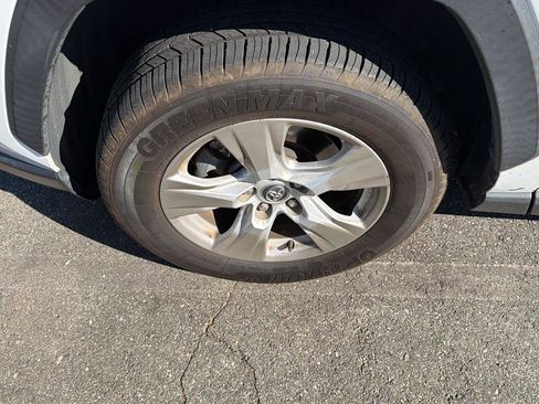 Used 2020 Toyota RAV4 XLE image 7