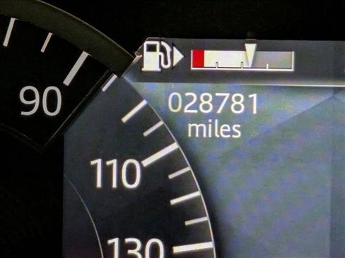 Used 2022 Land Rover Range Rover Velar R-Dynamic S image 12