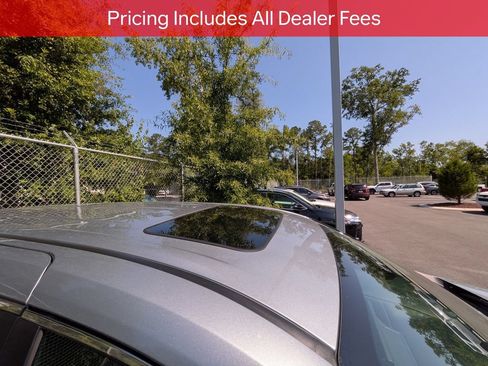 Used 2025 Toyota Sienna XLE FWD image 10