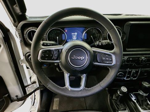 Used 2023 Jeep Wrangler Unlimited Sahara AWD/4WD image 18