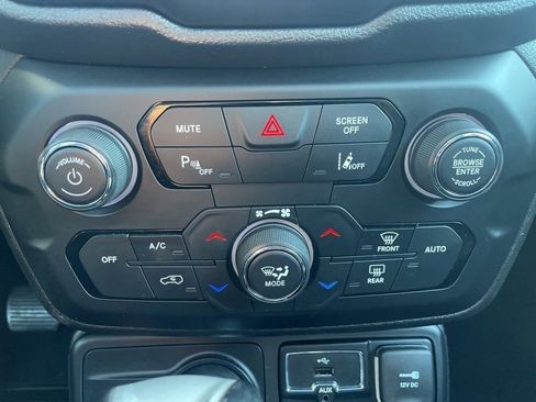 Used 2018 Jeep Renegade Limited w/ UConnect 8.4 Nav Group image 21