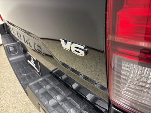 Used 2022 Toyota Tacoma SR5 w/ Technology Package RWD image 9
