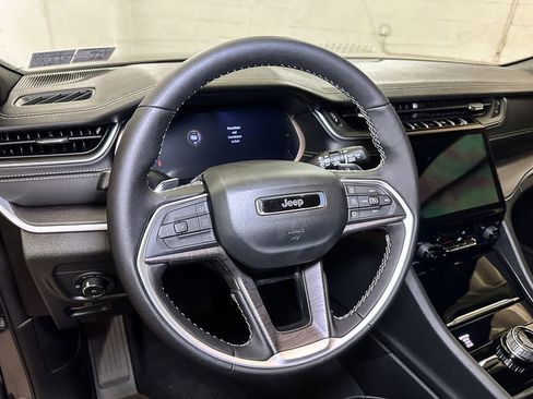 New 2025 Jeep Grand Cherokee Limited image 21