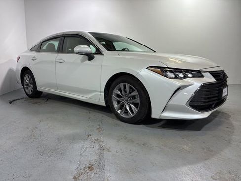 Used 2020 Toyota Avalon XLE image 2