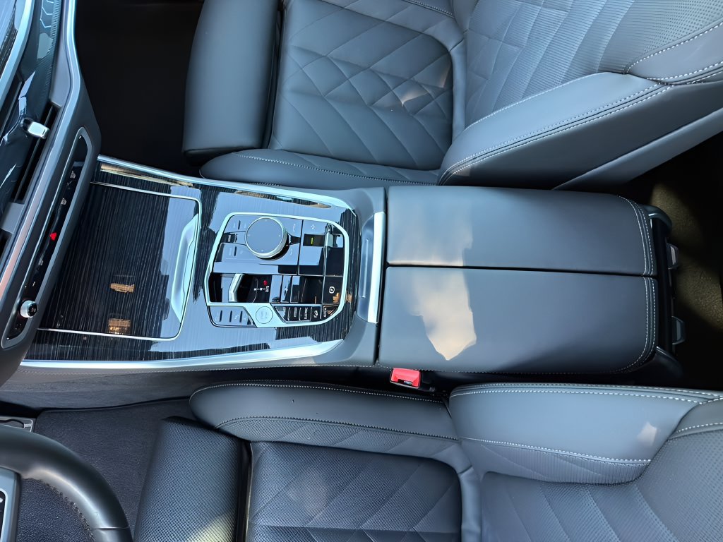 Used 2026 BMW X5 xDrive50e w/ M Sport Package AWD/4WD image 19