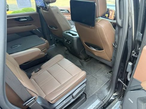 Used 2025 Chevrolet Tahoe High Country AWD/4WD image 33