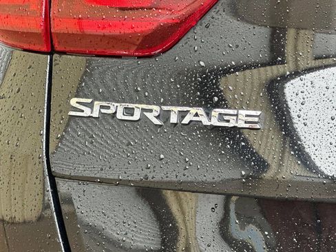 Used 2022 Kia Sportage LX image 25