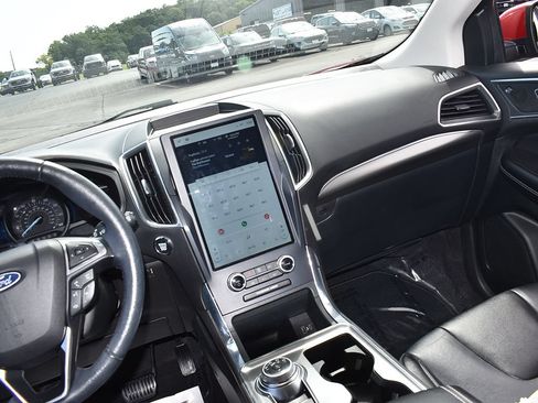 Certified 2022 Ford Edge Titanium AWD/4WD image 17