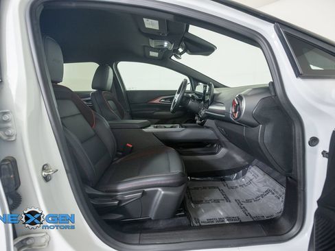 Used 2024 Chevrolet Equinox EV RS FWD image 40