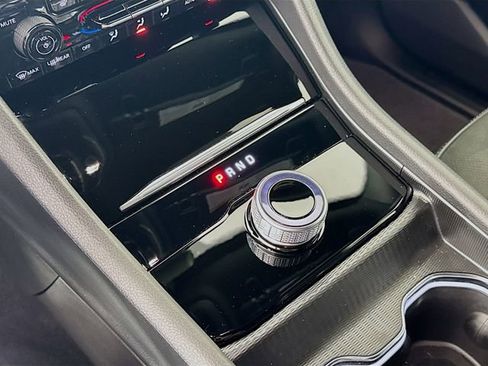 New 2025 Jeep Grand Cherokee L Laredo image 18