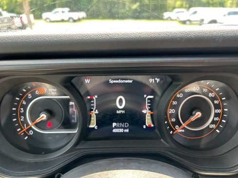 Used 2024 Jeep Wrangler Unlimited Rubicon image 16