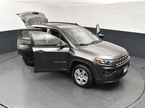 Used 2022 Jeep Compass Latitude w/ Convenience Group AWD/4WD image 28
