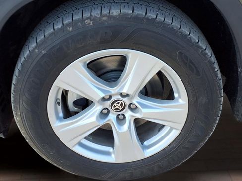 Used 2022 Toyota Highlander LE image 30