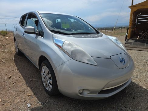 Used 2015 Nissan Leaf S w/ Charge Package FWD image 2