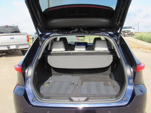 Used 2024 Toyota Venza XLE AWD/4WD image 18