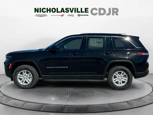 New 2025 Jeep Grand Cherokee Laredo w/ Luxury Tech Group I image 3