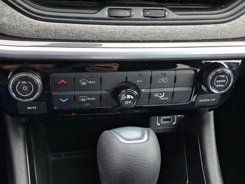 Used 2023 Jeep Compass Sport image 15