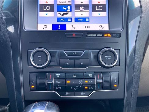 Used 2019 Ford Explorer XLT w/ Equipment Group 201A FWD image 29