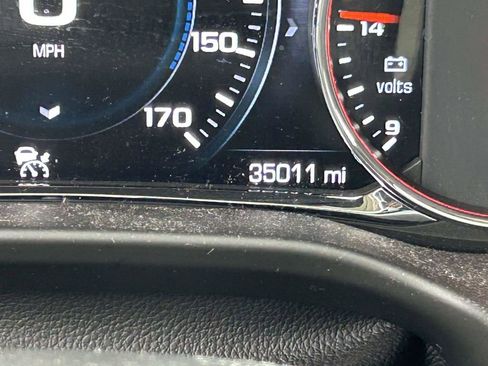 Used 2019 GMC Acadia Denali w/ Technology Package FWD image 30