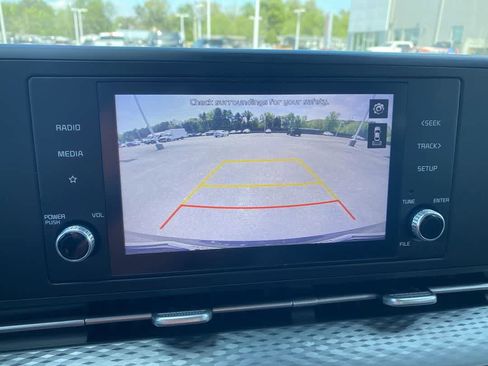 Used 2022 Kia Carnival LX image 17