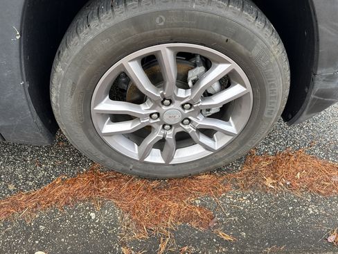 Certified 2023 GMC Terrain SLT image 12