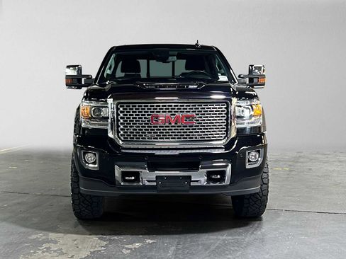 Used 2017 GMC Sierra 2500 Denali w/ Duramax Plus Package AWD/4WD image 8