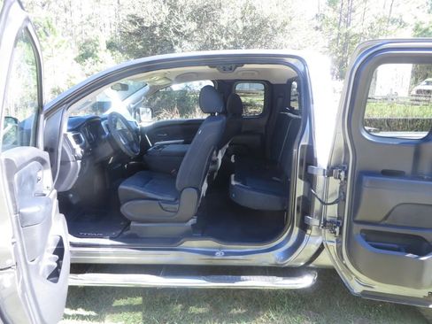 Used 2017 Nissan Titan SV image 15