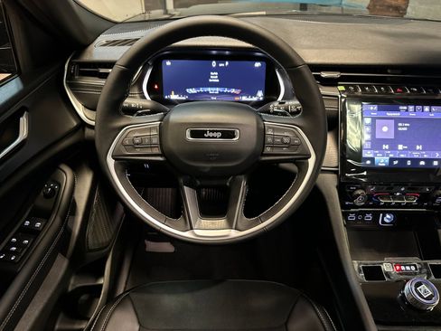 New 2025 Jeep Grand Cherokee image 13