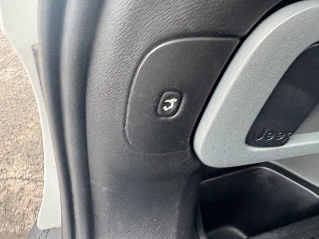 Used 2016 Jeep Cherokee 75th Anniversary FWD image 18