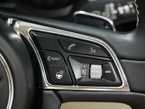 Used 2019 Bentley Bentayga AWD/4WD image 31
