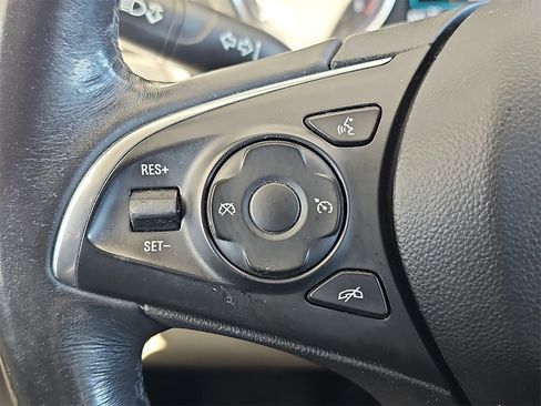 Used 2019 Buick Enclave Essence image 18