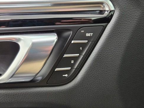 New 2026 Porsche Macan image 18