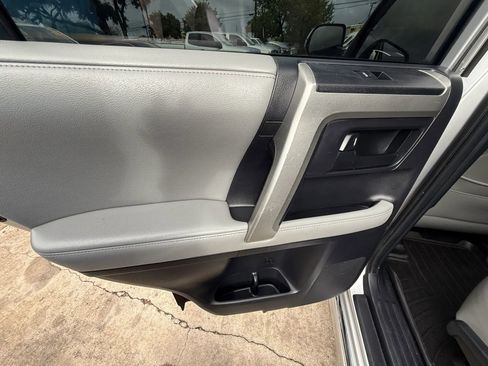 Used 2013 Toyota 4Runner SR5 w/ Convenience Pkg image 21