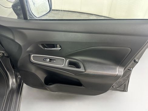 Used 2024 Nissan Versa SR image 30