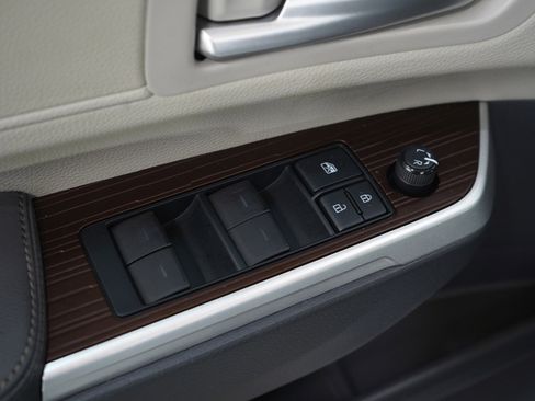 Used 2021 Toyota Sienna XLE image 22