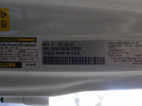 Used 2024 Jeep Gladiator Sport image 38