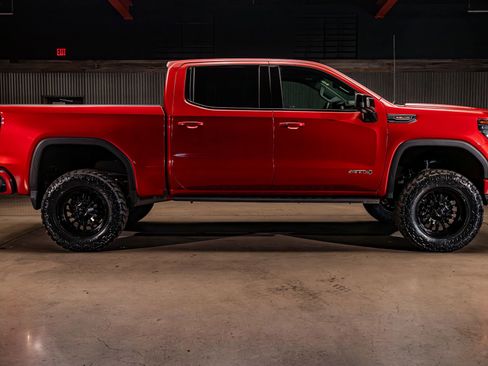 Used 2024 GMC Sierra 1500 AT4 w/ Technology Package AWD/4WD image 11