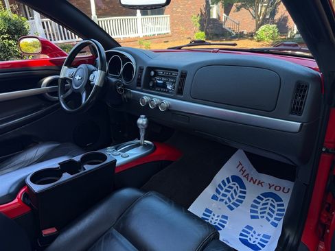 Used 2004 Chevrolet SSR w/ Preferred Equipment Group image 55