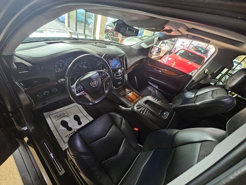 Used 2015 Cadillac Escalade ESV Premium image 37