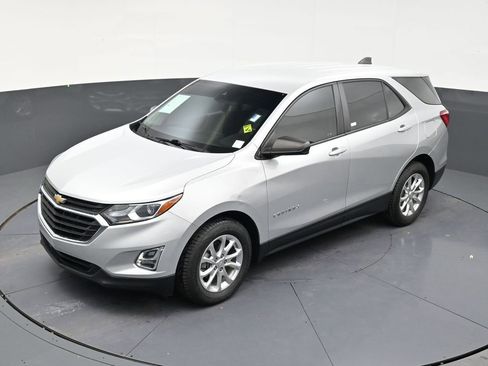 Used 2021 Chevrolet Equinox LS FWD image 12