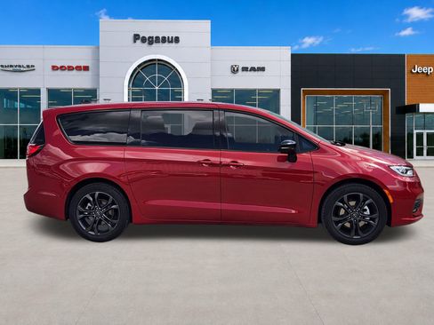 New 2026 Chrysler Pacifica Select FWD image 7