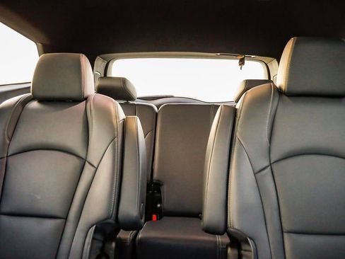 Used 2024 Buick Enclave Premium image 27