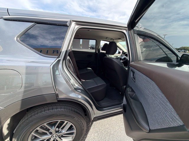 Used 2021 Nissan Rogue S FWD image 23
