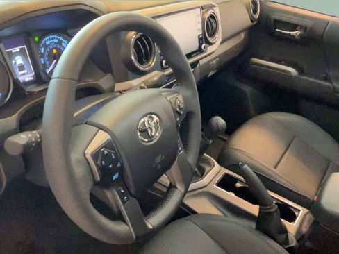 Certified 2023 Toyota Tacoma TRD Off-Road w/ TRD Premium Off Road Package AWD/4WD image 24