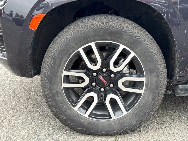 Used 2024 GMC Yukon XL AT4 w/ AT4 Premium Package AWD/4WD image 18