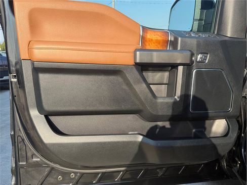 Used 2017 Ford F150 Limited image 22