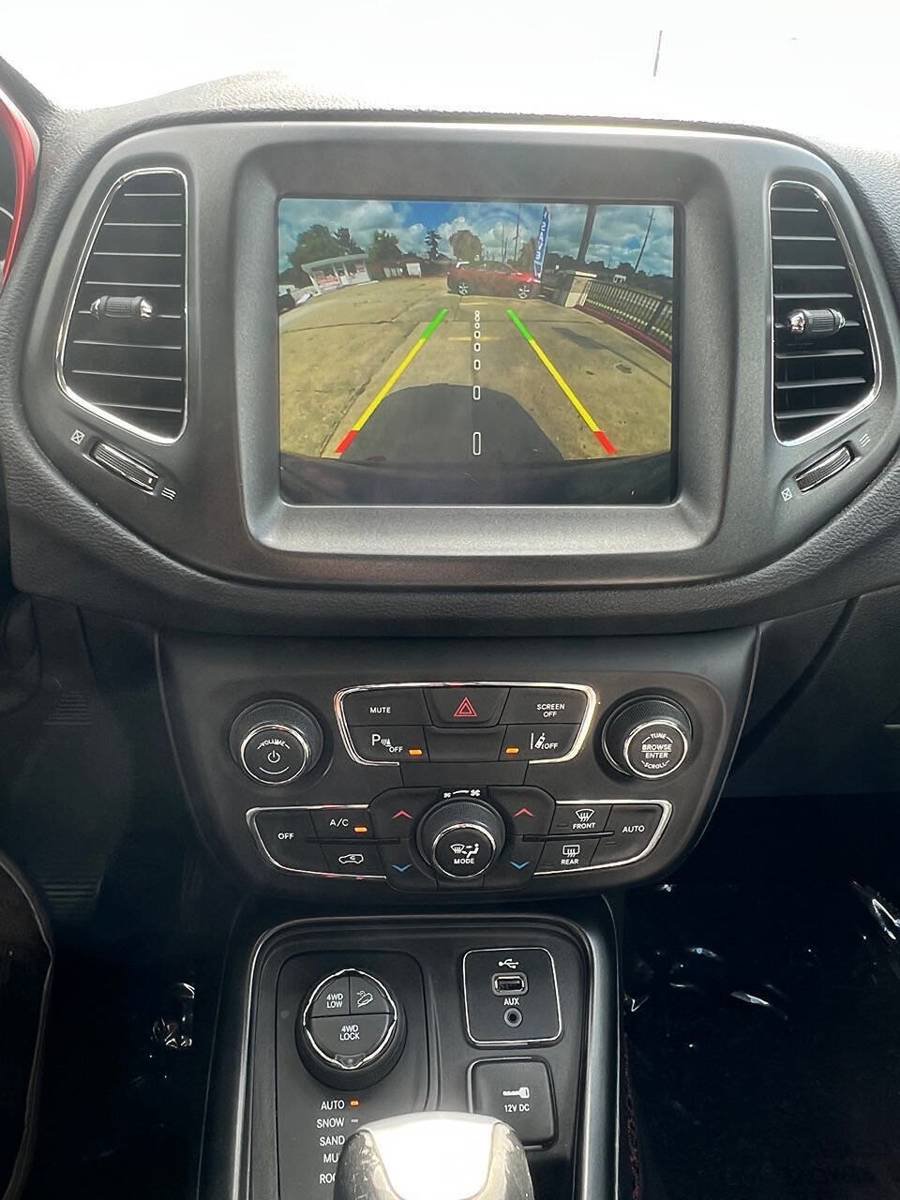 Used 2018 Jeep Compass Trailhawk w/ Leather Interior Group AWD/4WD image 13