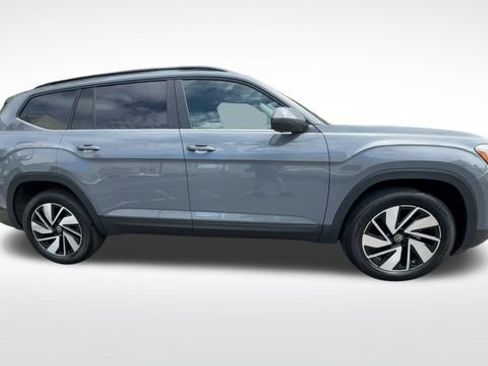 Certified 2025 Volkswagen Atlas SE FWD image 10