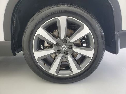 Used 2024 Honda Pilot Touring image 11